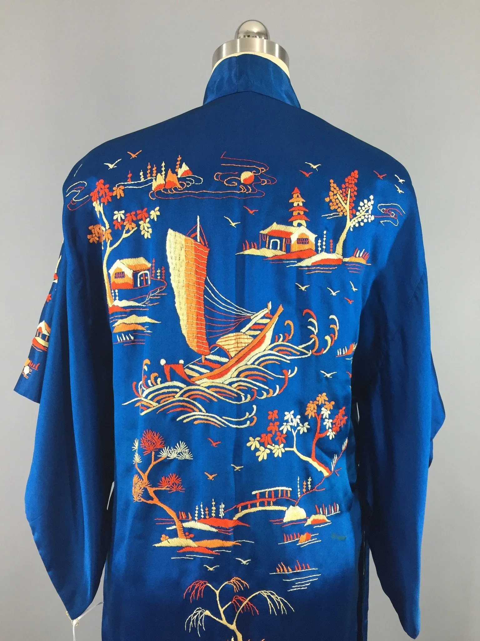 1940s Vintage Royal Blue Silk Kimono Robe with Asian Pagodas and Boats Embroidery