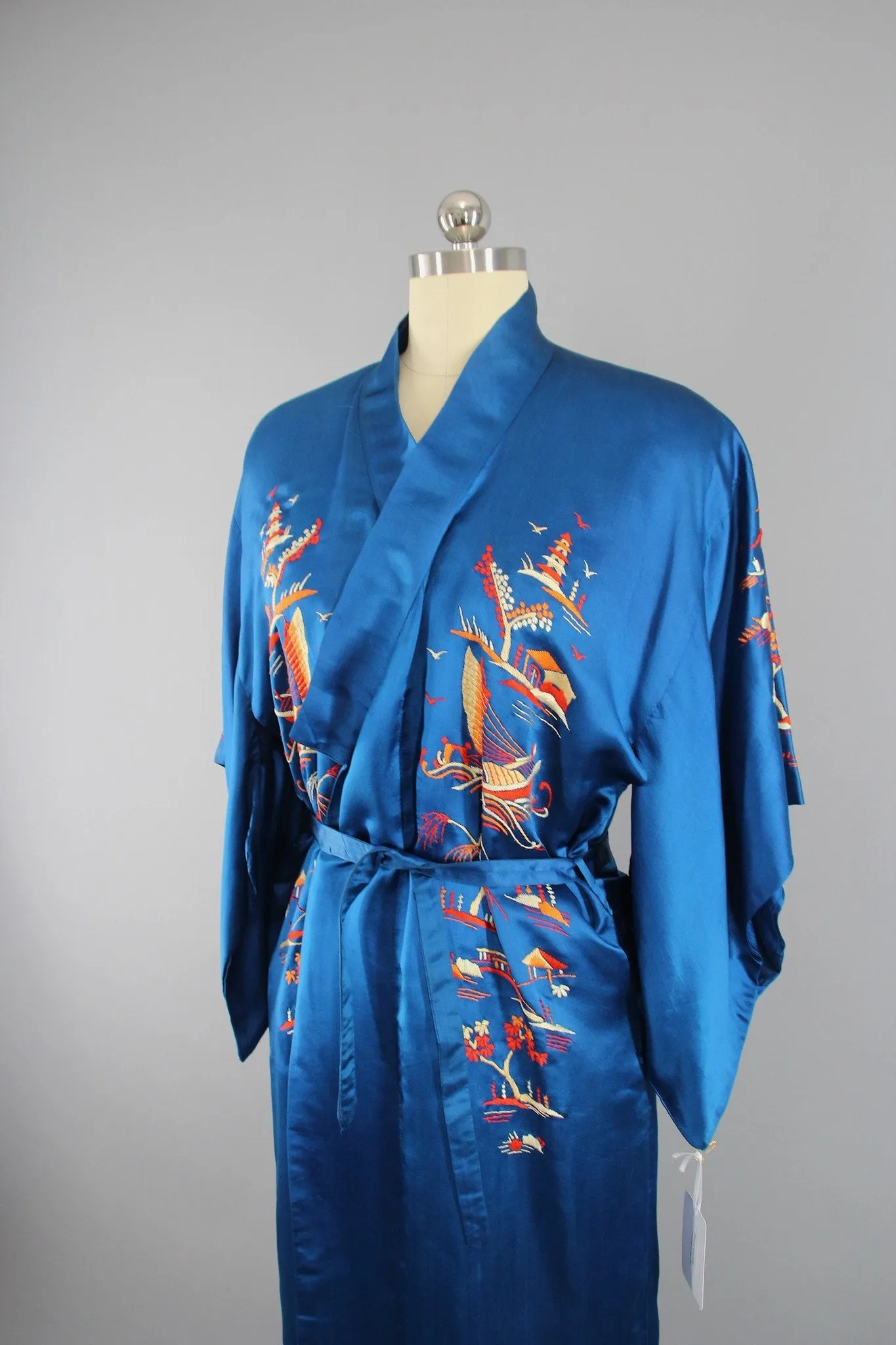 1940s Vintage Royal Blue Silk Kimono Robe with Asian Pagodas and Boats Embroidery