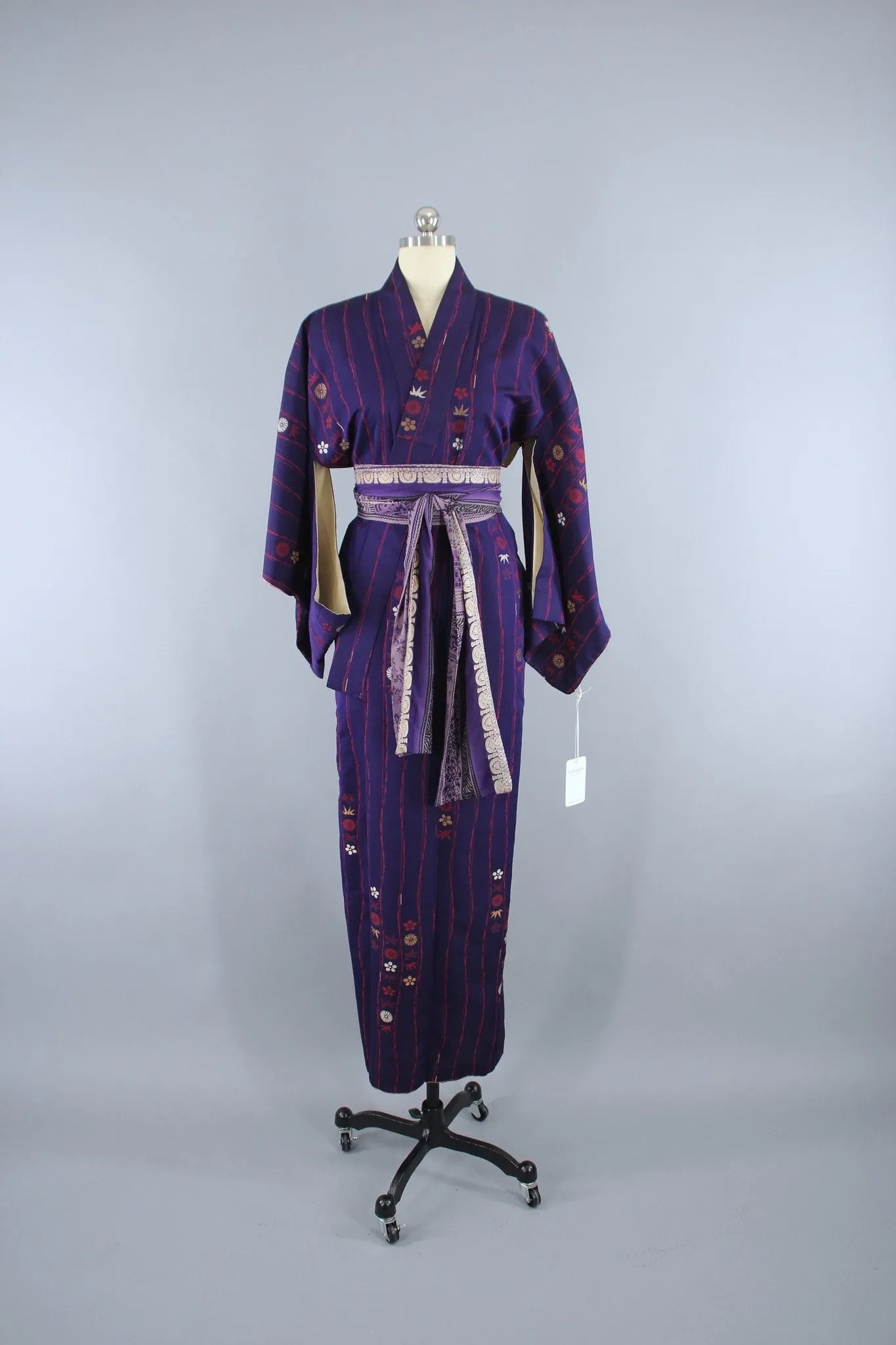 1950s Vintage Kimono Robe in Purple Omeshi Embroidery with Red & Gold Floral