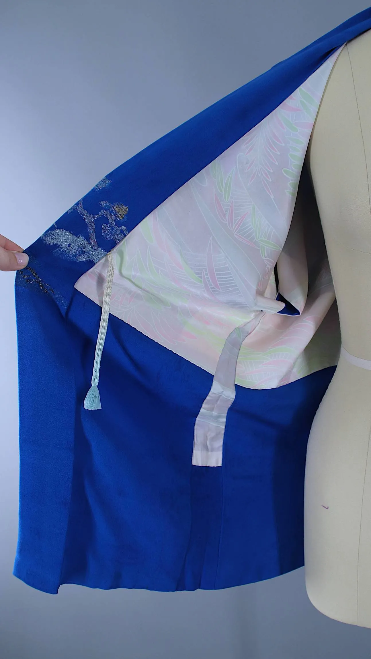 1950s Vintage Silk Haori Kimono Jacket Cardigan / Blue Urushi Embroidery