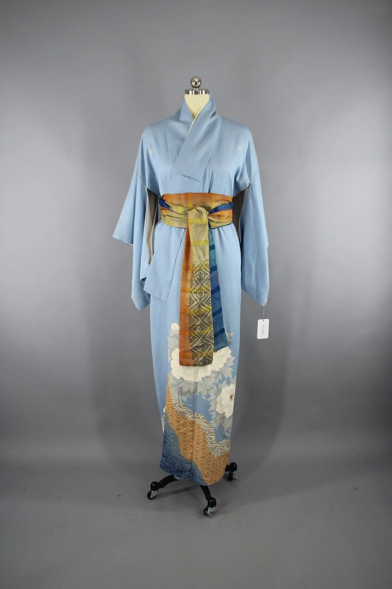 1950s Vintage Silk Kimono Robe / Sky Blue Embroidered Floral