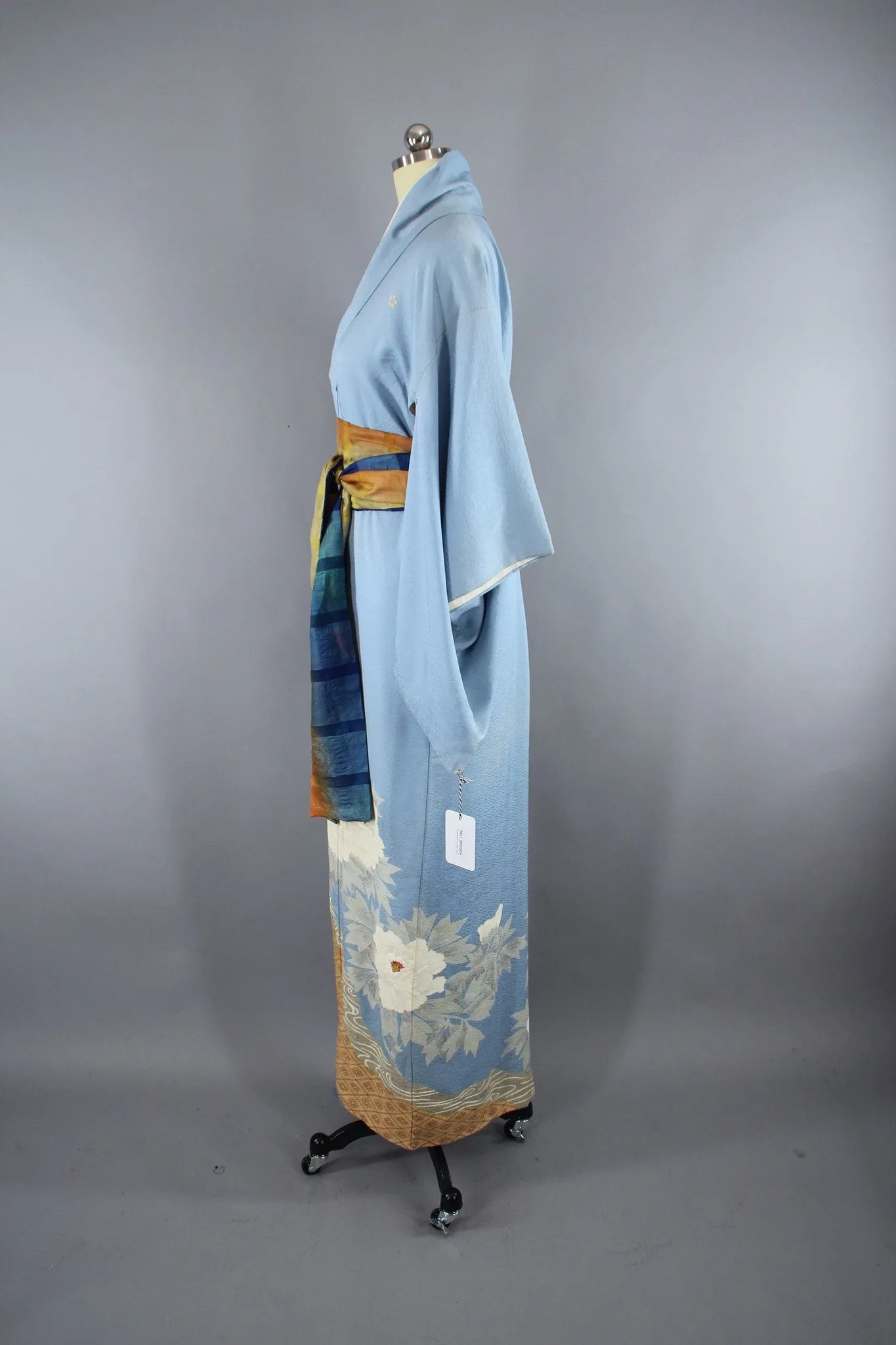 1950s Vintage Silk Kimono Robe / Sky Blue Embroidered Floral