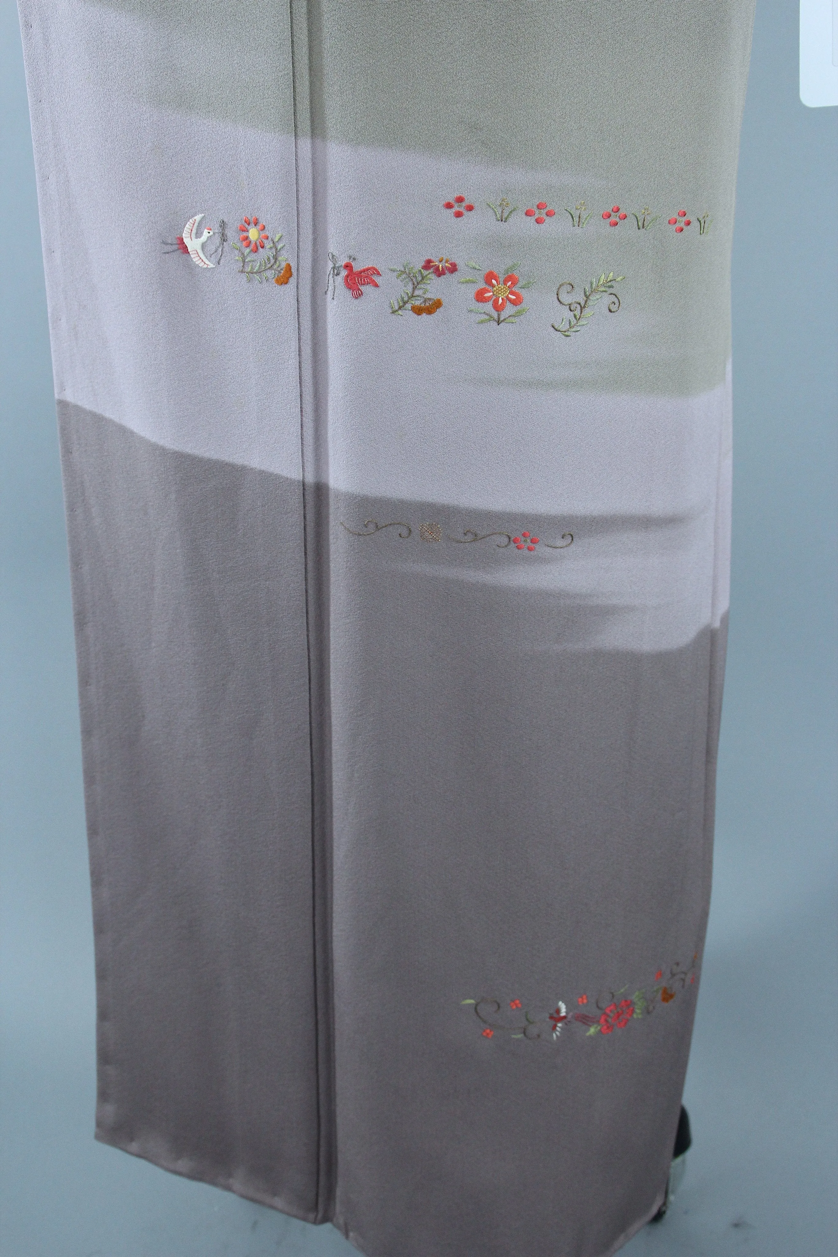 1950s Vintage Silk Kimono Robe / Tan Lavender Embroidered Birds