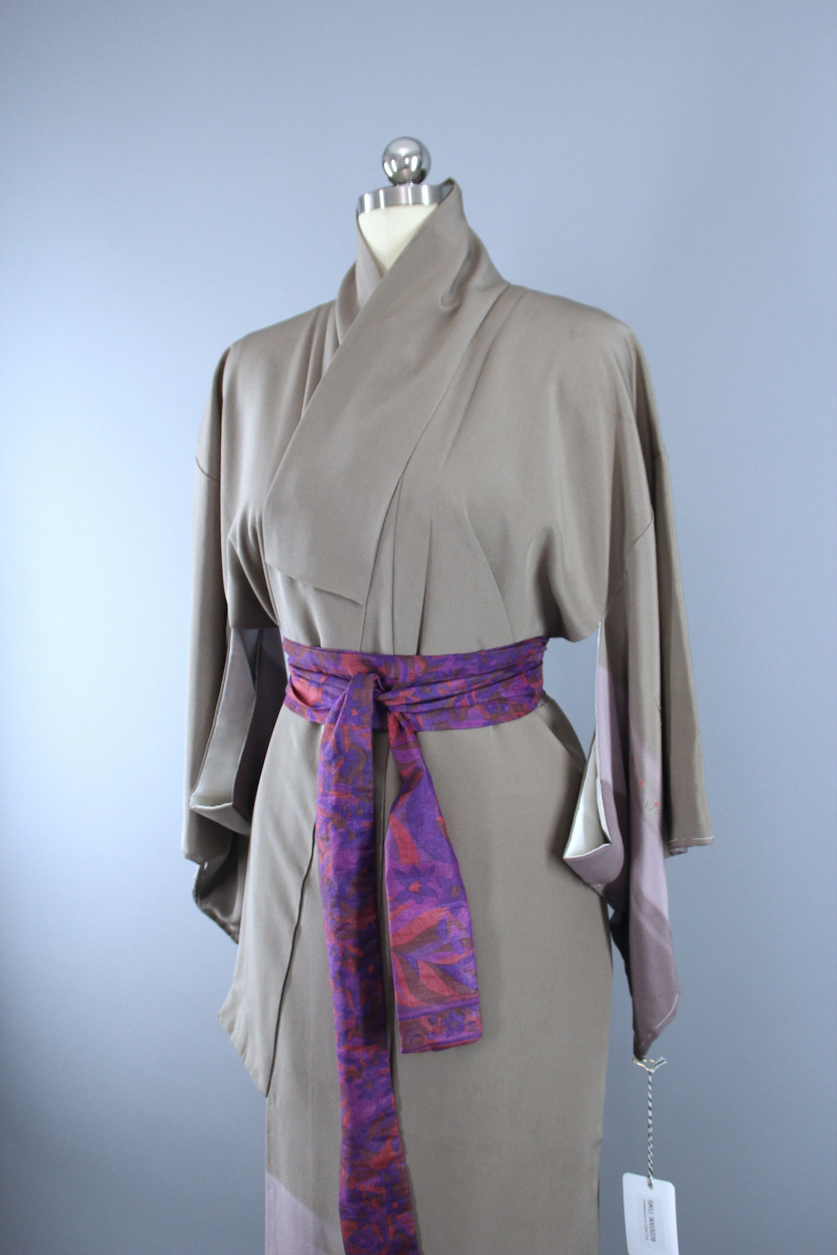 1950s Vintage Silk Kimono Robe / Tan Lavender Embroidered Birds