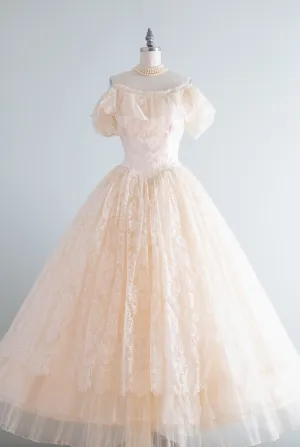 Breathtaking 1950's Chantilly Lace Wedding Dress In Blushing Ivory / Small