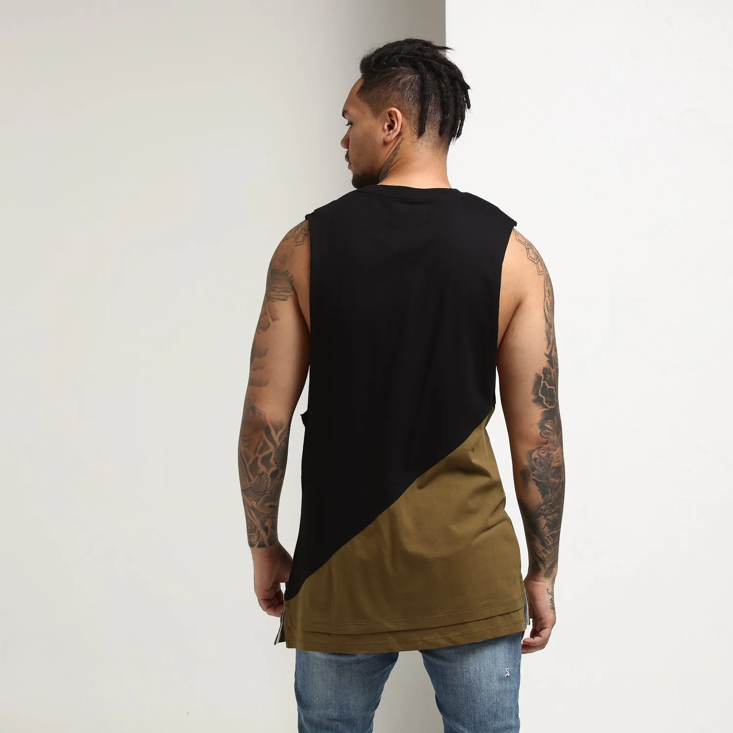 CARRÉ DIAGONAL PANEL 2 MUSCLE TEE BLACK/OLIVE